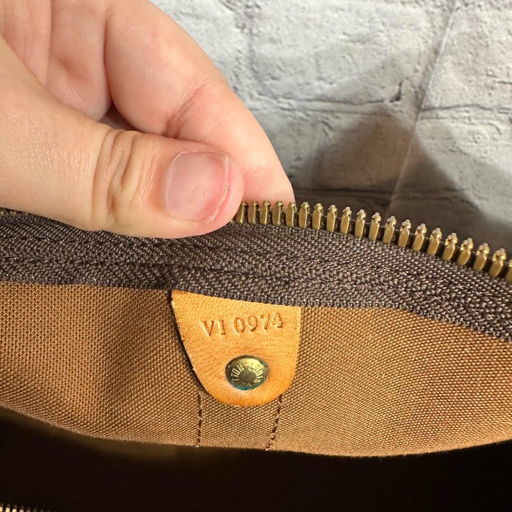 Louis Vuitton Monogram Keepall 50 Duffle Bag VI0974 - Picture 3 of 16